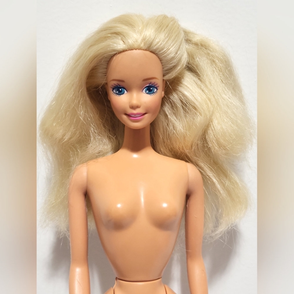 Vintage 1993 Dress'n Fun Bali Barbie Doll